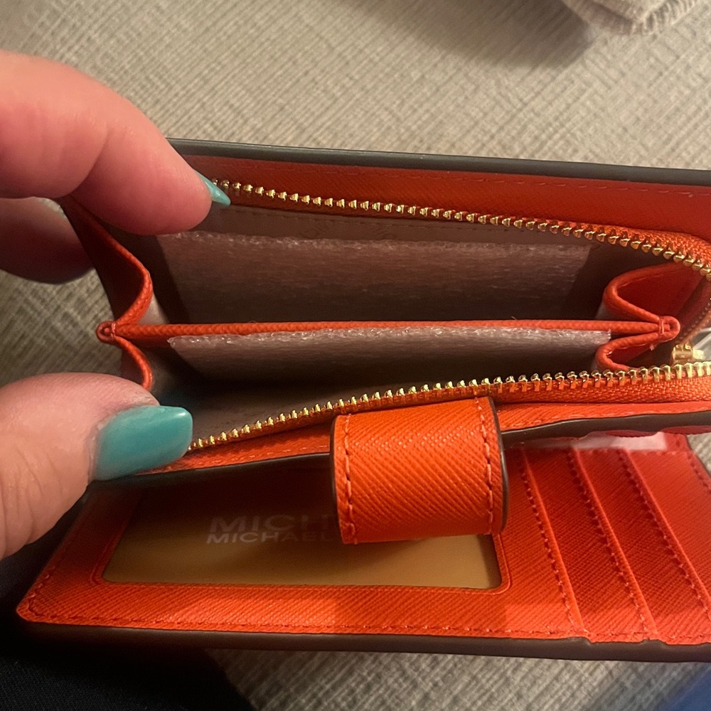 Michael Kors Bifold Zip Wallet - Picture 4 of 6